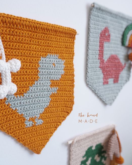 Receita em PDF - Flâmulas dinossauro Crochê